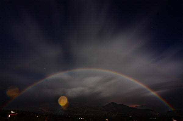 Ternyata Pelangi Nggak Cuma Ada Di Siang Hari